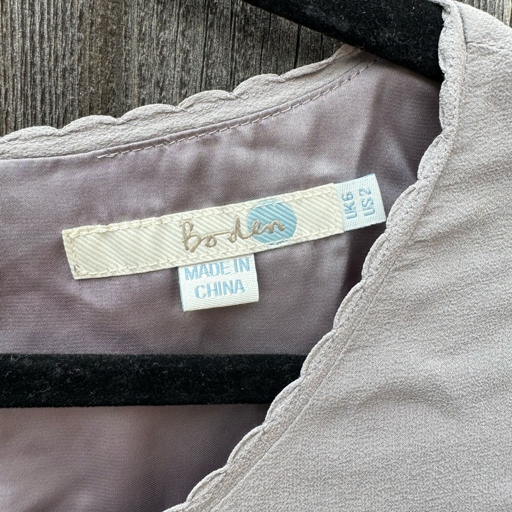 Boden Lavender Silk Scoop Neck Blouse with Cap Sleeves, Keyhole Back size 2 - Picture 4 of 8